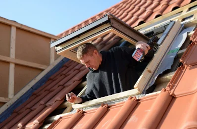 Pose de fenêtres de toit Velux à Neuville-Day